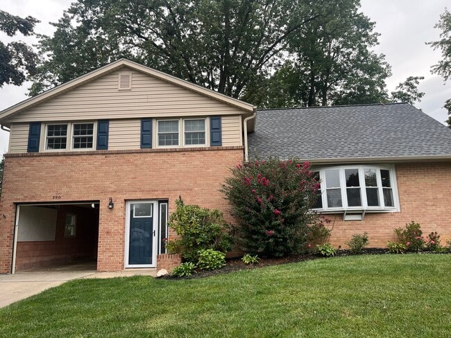 property at 290 Folkstone Way