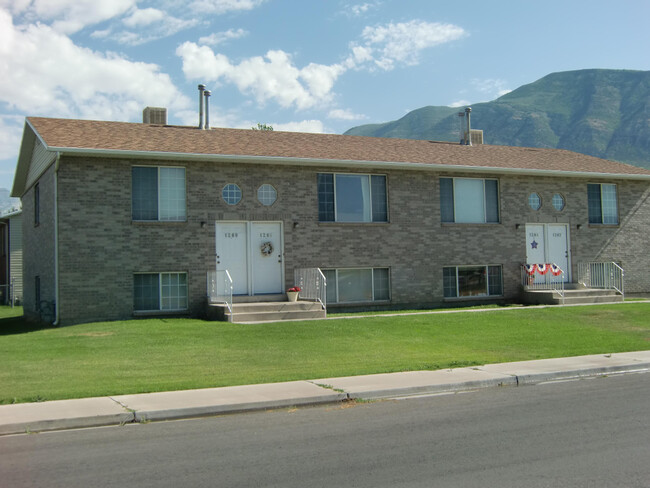 RDF Properties in Pleasant Grove, UT - Foto de edificio - Building Photo
