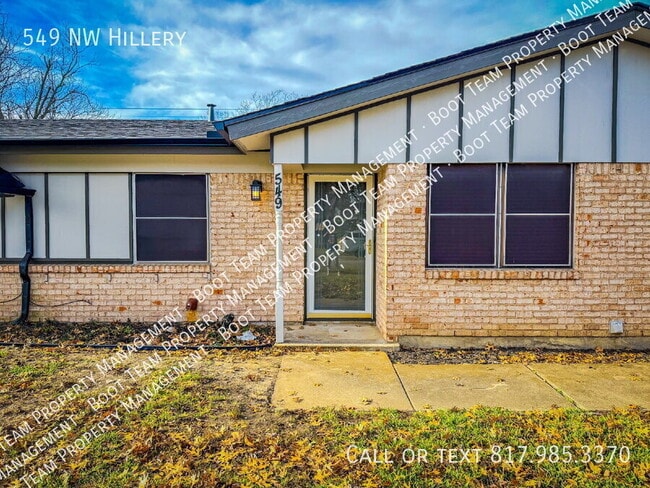549 NW Hillery St in Burleson, TX - Building Photo - Building Photo