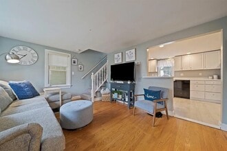 13 Walnut St in Foxboro, MA - Building Photo - Building Photo