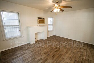 2818 E Houston St in San Antonio, TX - Building Photo - Building Photo