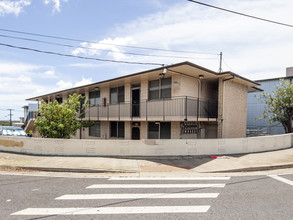 94-142 Pupupuhi St in Waipahu, HI - Foto de edificio - Building Photo