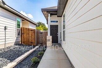 311 Nespral Dr in San Antonio, TX - Building Photo - Building Photo