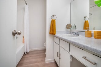 Residences at Medical in San Antonio, TX - Building Photo - Building Photo