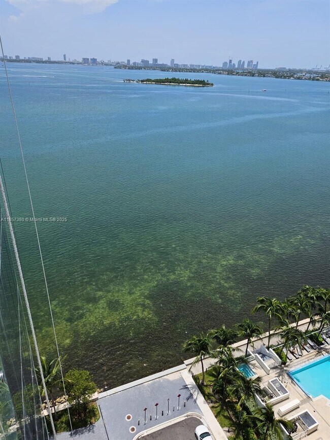 700 NE 26th St in Miami, FL - Building Photo - Building Photo