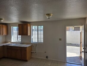 16594 Orange Way in Fontana, CA - Building Photo - Building Photo