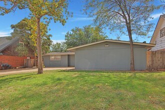 2007 68th St in Lubbock, TX - Building Photo - Building Photo