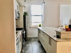 319 Barrow St in Jersey City, NJ - Building Photo - Building Photo