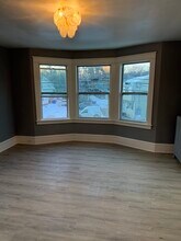 552 S Main St, Unit First floor in Manchester, NH - Foto de edificio - Building Photo