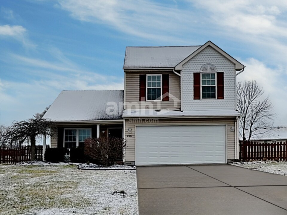 8921 Pebblestone Ct in Franklin, OH - Building Photo