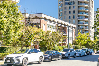 Kerrisdale Town House in Vancouver, BC - Building Photo - Building Photo