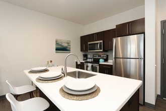 616 New Park in West Hartford, CT - Foto de edificio - Building Photo
