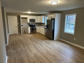 645 N Morgan St, Unit Unit A in Russellville, KY - Building Photo - Building Photo