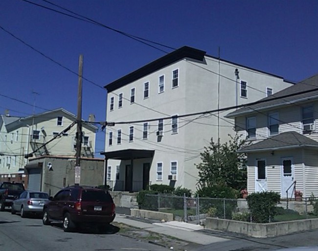 45-47 Charles St in New Rochelle, NY - Building Photo - Building Photo