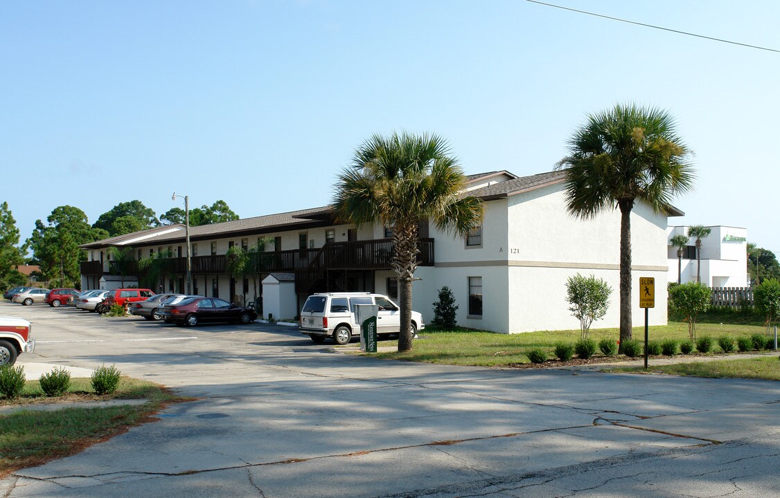 Edgewater Apartments in Edgewater, FL - Foto de edificio
