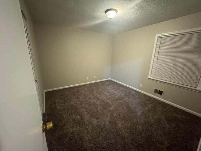 2707 Jenlee Ln in Louisville, KY - Building Photo - Building Photo