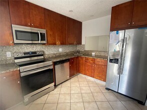 1599 Springside Dr in Weston, FL - Building Photo - Building Photo
