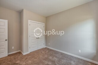 227 John Harold Dr in Meridianville, AL - Foto de edificio - Building Photo