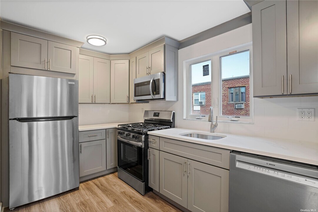 69-23 62nd Dr-Unit -2 in Queens, NY - Building Photo