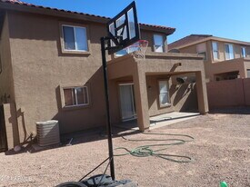 7780 N 57th Ln in Glendale, AZ - Foto de edificio - Building Photo