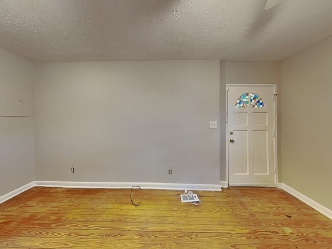 1332 Eubanks Ave in East Point, GA - Foto de edificio - Building Photo