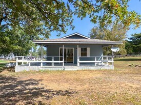 175 Deer Creek Rd in Canadian, OK - Building Photo