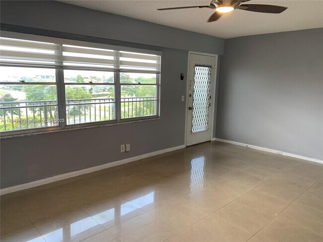13255 SW 9th Ct in Pembroke Pines, FL - Building Photo - Building Photo