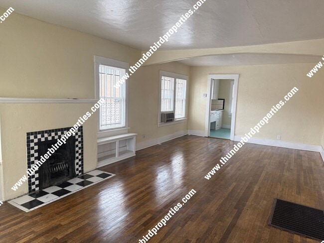 2130 Coal Pl SE in Albuquerque, NM - Building Photo - Building Photo