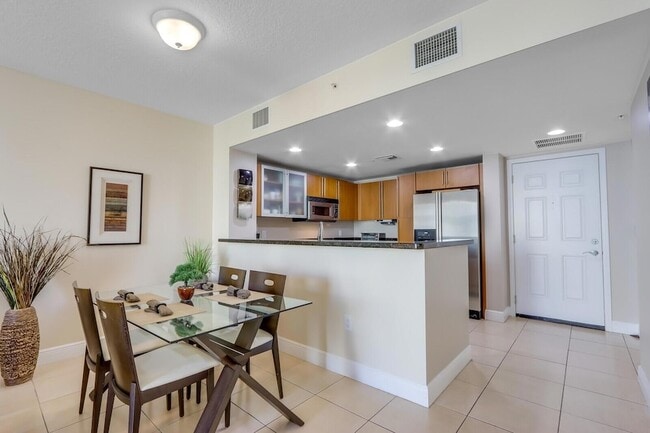 610 Clematis St, Unit 625 in West Palm Beach, FL - Building Photo - Building Photo
