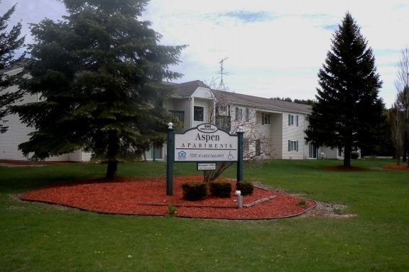 Aspen in Gaylord, MI - Foto de edificio