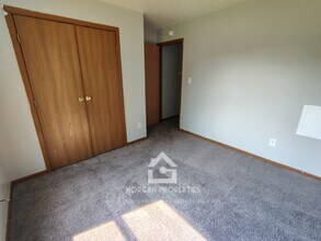 1726 Greenwood Dr in Anderson, IN - Foto de edificio - Building Photo
