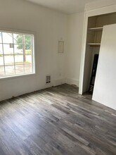 74 N 3rd St in Creswell, OR - Building Photo - Building Photo