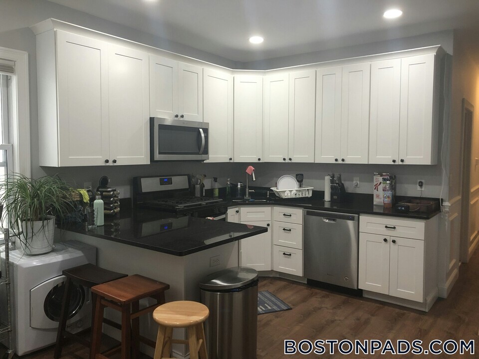 38 Crescent Ave in Boston, MA - Building Photo