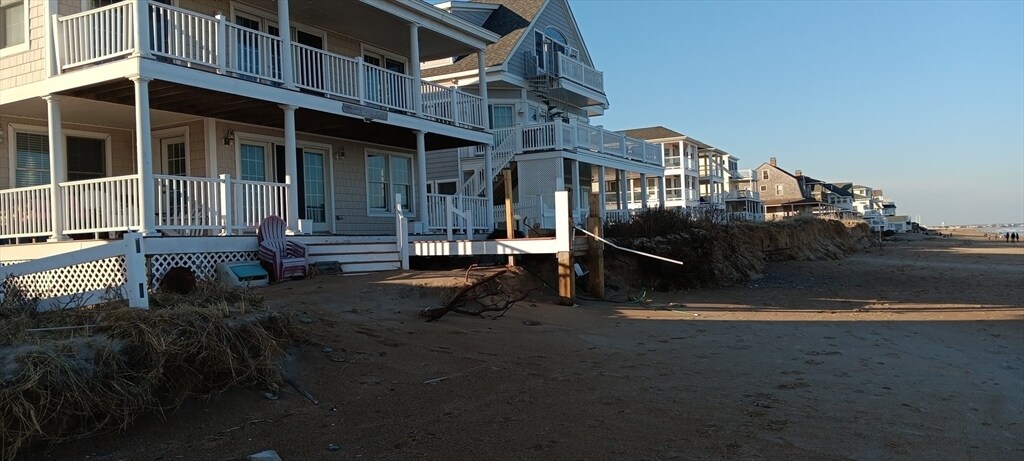 398 North End, Unit b in Salisbury, MA - Building Photo