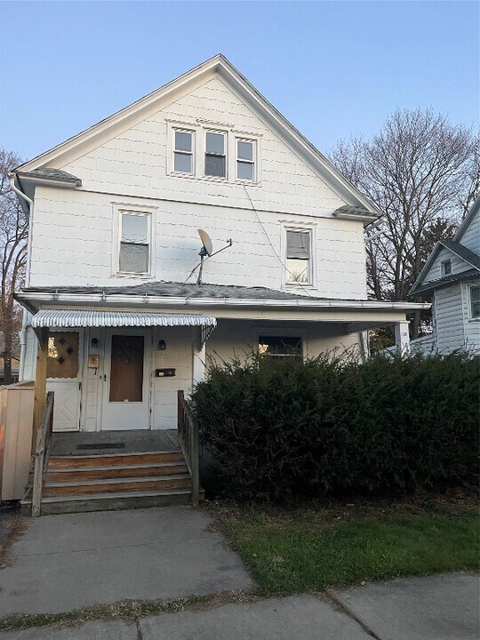 11 Cleveland Ave in Endicott, NY - Foto de edificio