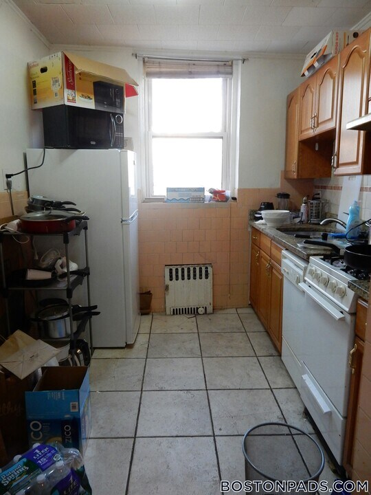 107 Gordon St, Unit 11 in Boston, MA - Foto de edificio