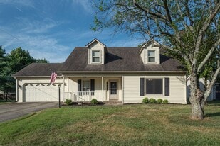 538 Berlin Dr in Versailles, KY - Building Photo