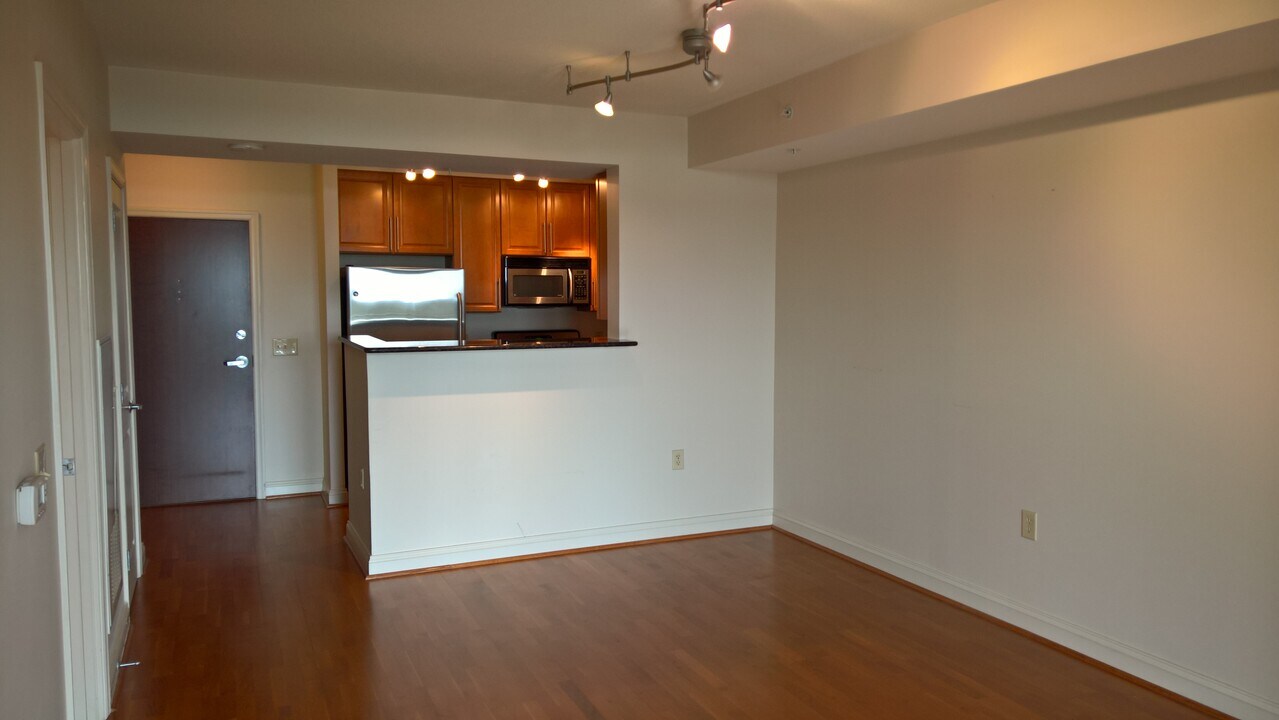 11760 Sunrise Valley Dr, Unit 707 in Reston, VA - Foto de edificio