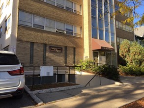 Campus Square in Madison, WI - Foto de edificio - Building Photo