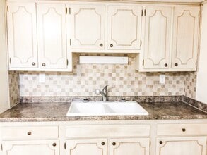 1552 Coombs Dr in Tallahassee, FL - Building Photo - Building Photo