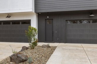 315 Talons Dr in Eagle Point, OR - Building Photo - Building Photo