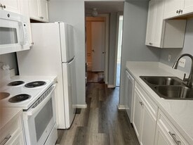 3220 69th St in Galveston, TX - Building Photo