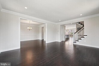 43109 Clarendon Sq in Ashburn, VA - Foto de edificio - Building Photo