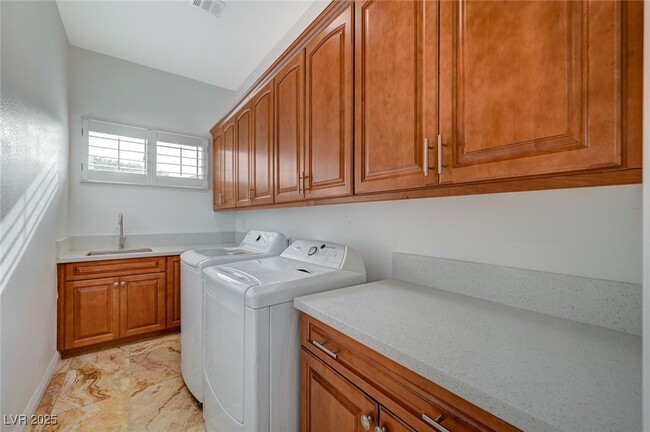 property at 6 Holly Tree Ct