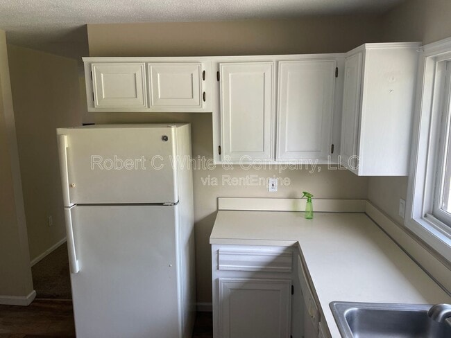 27 White Birch Ln in Danbury, CT - Building Photo - Building Photo