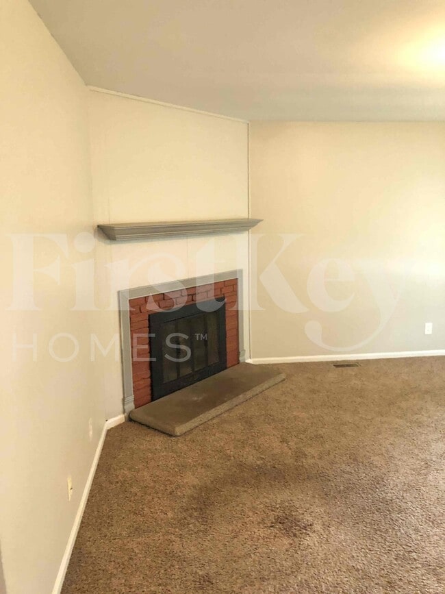 127 Saugatuck Rd in Montgomery, IL - Building Photo - Building Photo