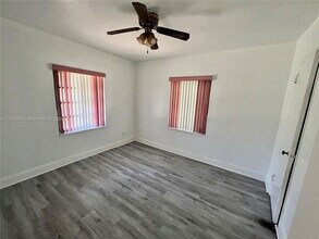 1801 NW 88th St in Miami, FL - Foto de edificio - Building Photo