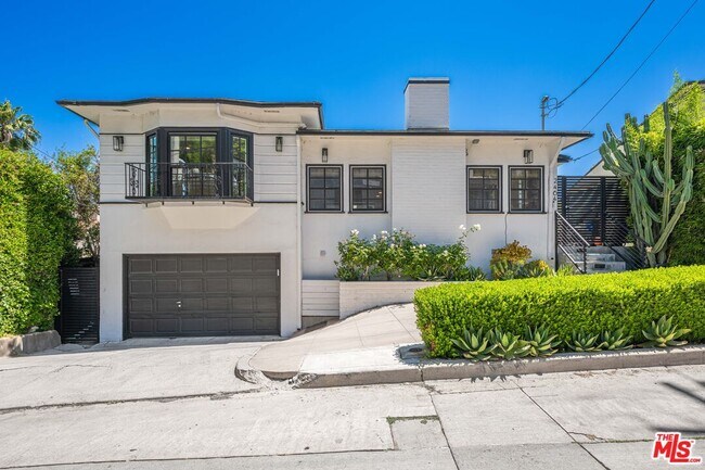 2464 Lyric Ave in Los Angeles, CA - Building Photo - Building Photo