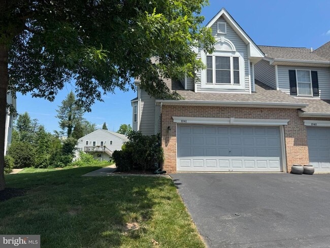 property at 1041 Greenes Way Cir