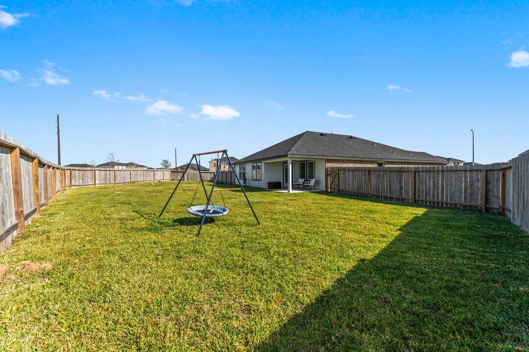 1007 Cotswold Ct in Rosharon, TX - Building Photo